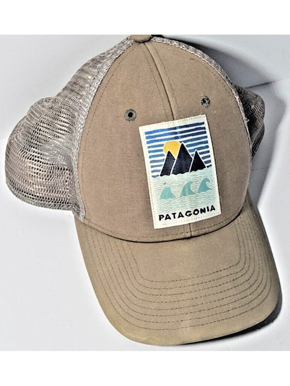 Patagonia Fitz Roy Trout Trucker Hat Snapback Mesh Cap Khaki Gray